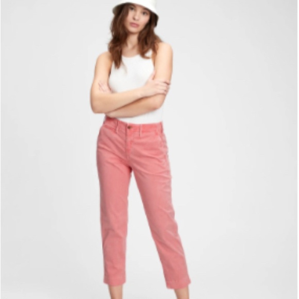 Gap Womens Size 4 High Rise Straight Leg Khaki Pants. Wider straight leg.